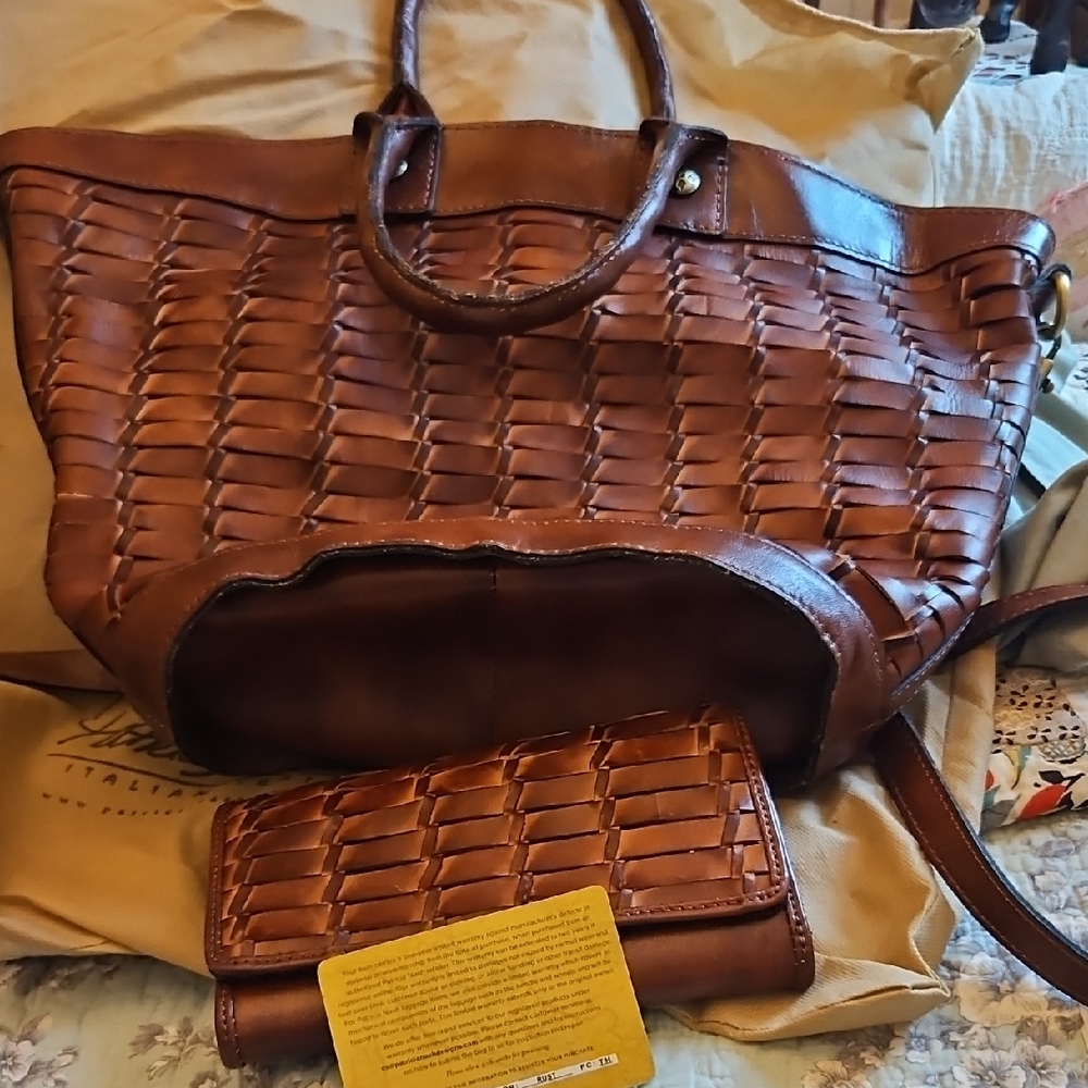 PATRICIA NASH TOTE AND WALLET Elegant Brown Woven Leather